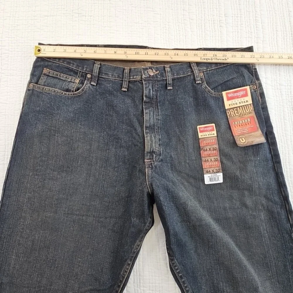 Wrangler Relaxed Fit Straight Jeans Men's 44 x 32 Dark Wash Flex NWT New 97LRWBI